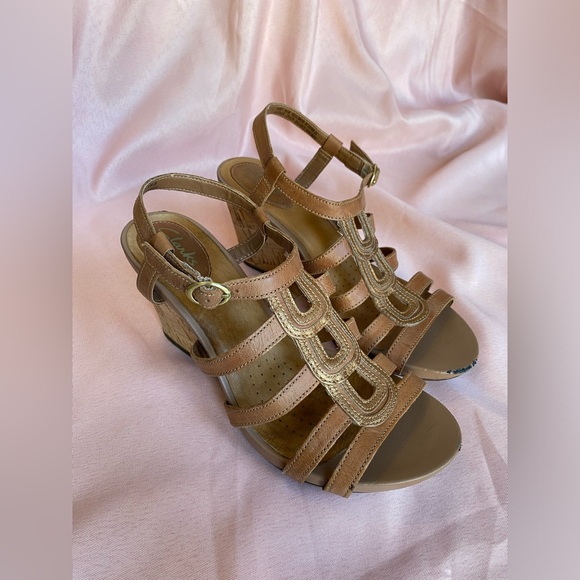 CLARKS KYNA WISE WEDGE SANDAL - Picture 3 of 7